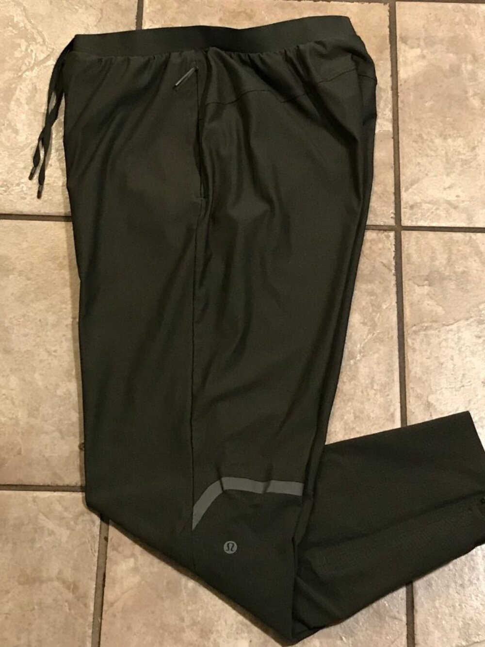 Men's Lululemon Surge Joggers-Reflective Running Pants-Size M (LM5AH7S)-Green